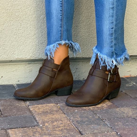 Texas Brown Distressed Double Buckle Ankle Boots - Picture 5 of 7